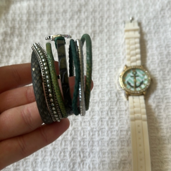 Anchor Design Women's Watch and Bracelet Set - Cream and Green costume Jewerly - Picture 2 of 2